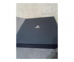 PlayStation 4 pro 1 tb + ps plus delux